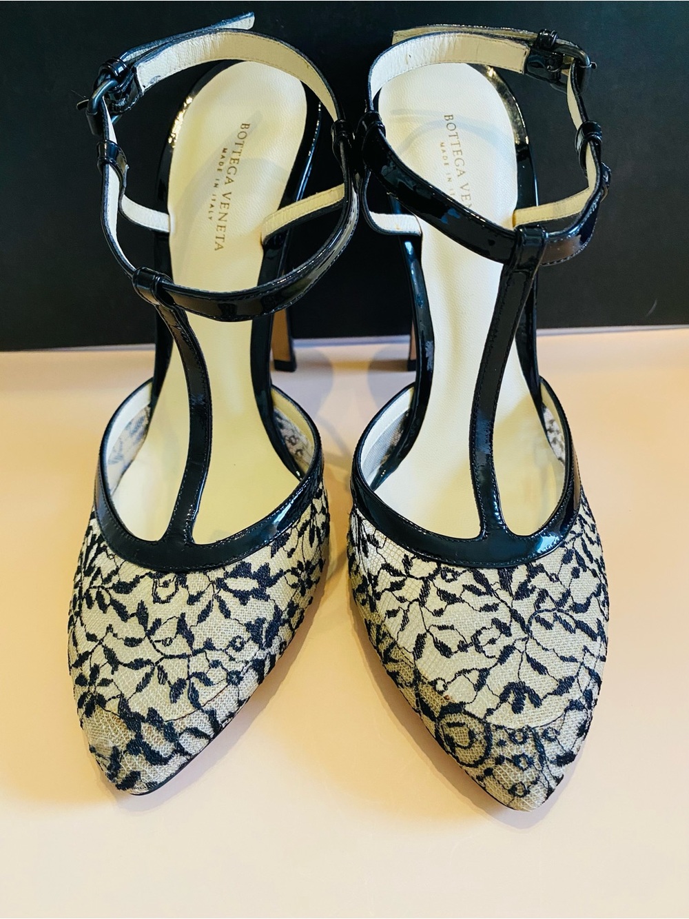Bottega Veneta Black & Beige Lace “Perfect T” Strap Pointed Toe Pumps. Auth.